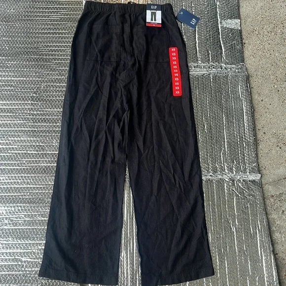 New GAP Woman’s Black Pants - Picture 4 of 7